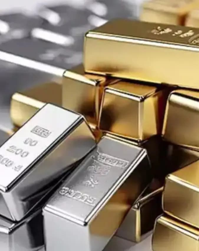 International gold spot dips; US rate outlook pressures Indian market