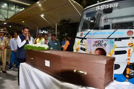 Nana Patkar’s Final Journey: State Honors and Emotional Farewell in Pune