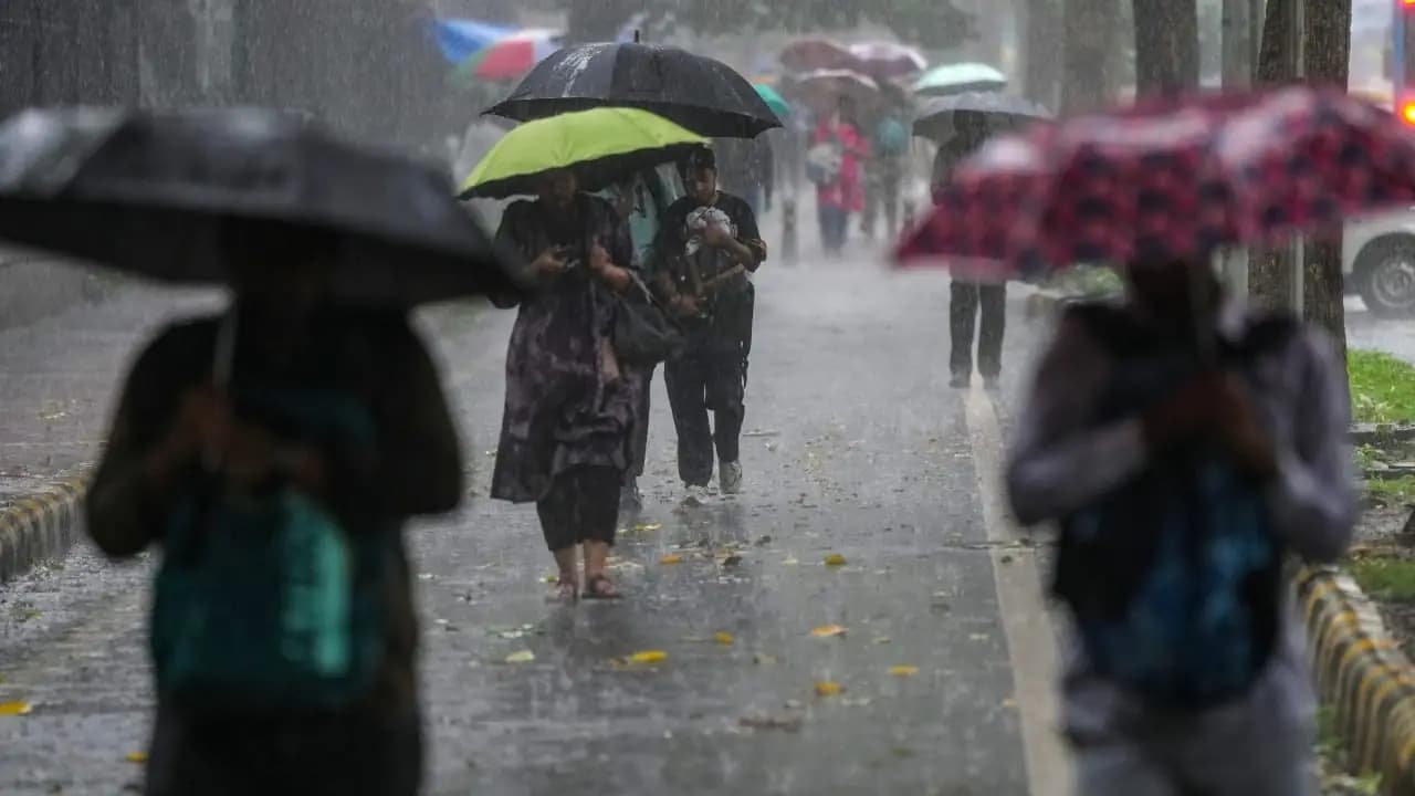 Today's Weather: Delhi Clear, Kerala Red Alert, Cyclone Risk